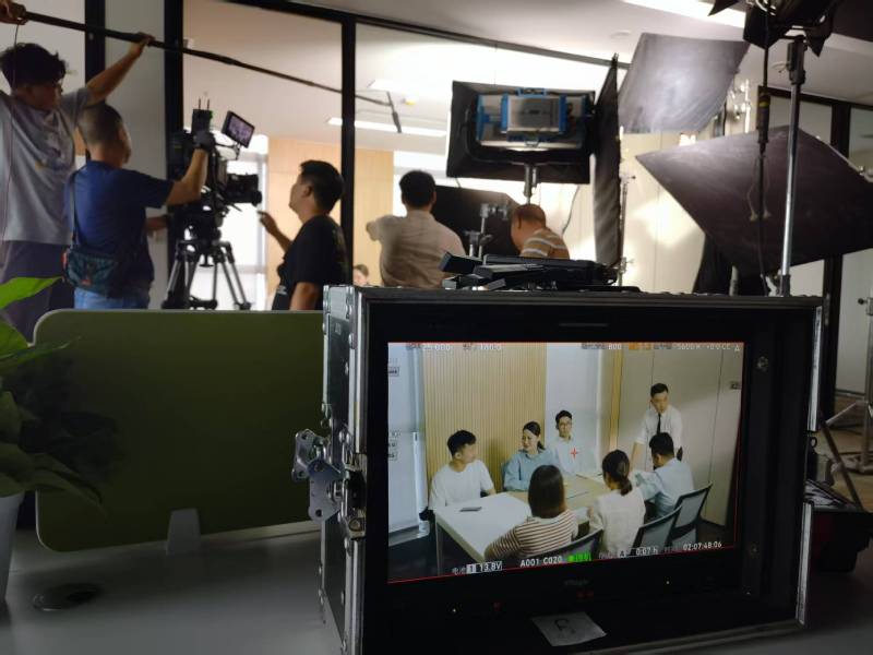 柏乡县TVC拍摄公司：科技产品视觉化大师，诠释未来感与功能美学